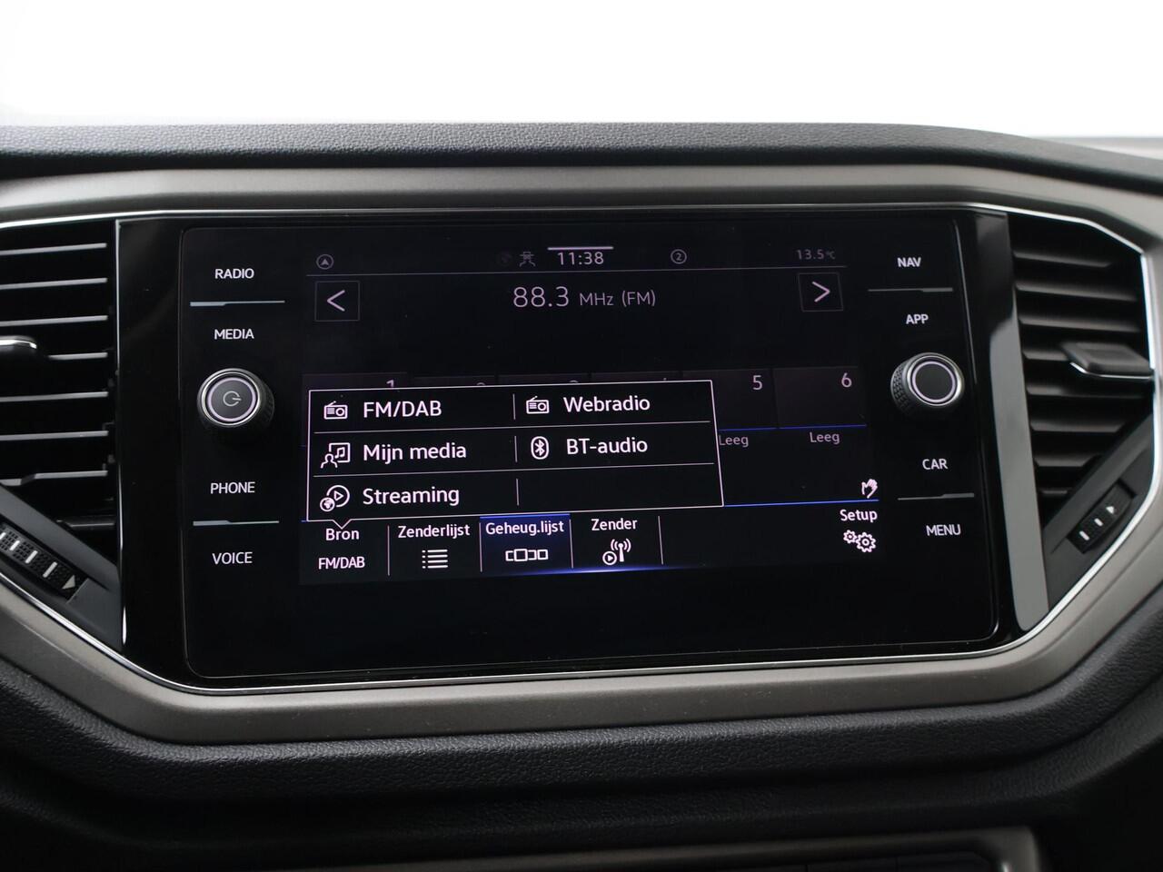 Volkswagen T-Roc 1.5 TSI Style | 150 PK | Automaat | Panoramadak | Climate control |