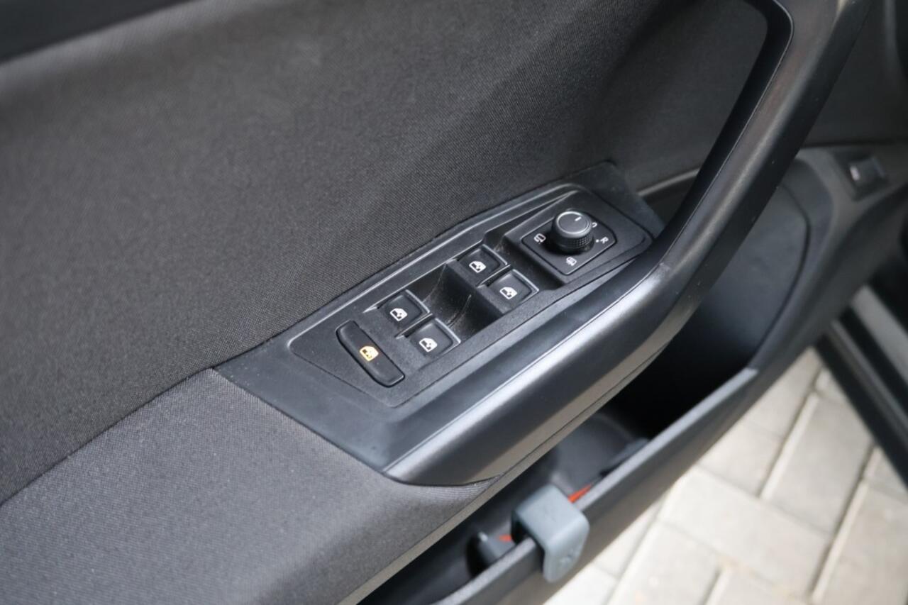 Volkswagen T-Roc 1.0 TSI *CAMERA*TREKHAAK*CARPLAY*NAVIGATIE*LED