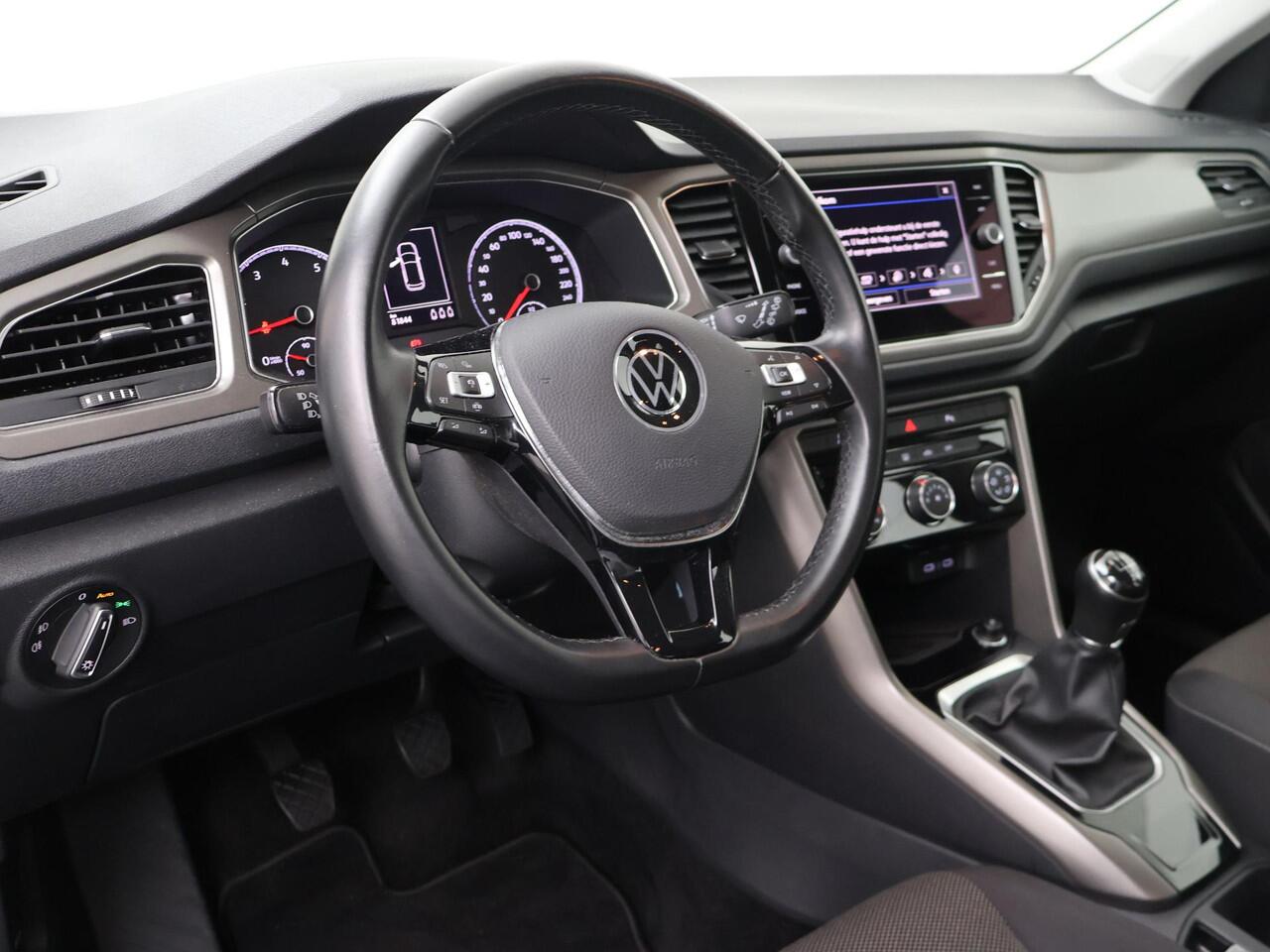Volkswagen T-Roc 1.0 TSI Style | 110 PK | Navigatiesysteem | Achteruitrijcamera | Adaptive cruise control |