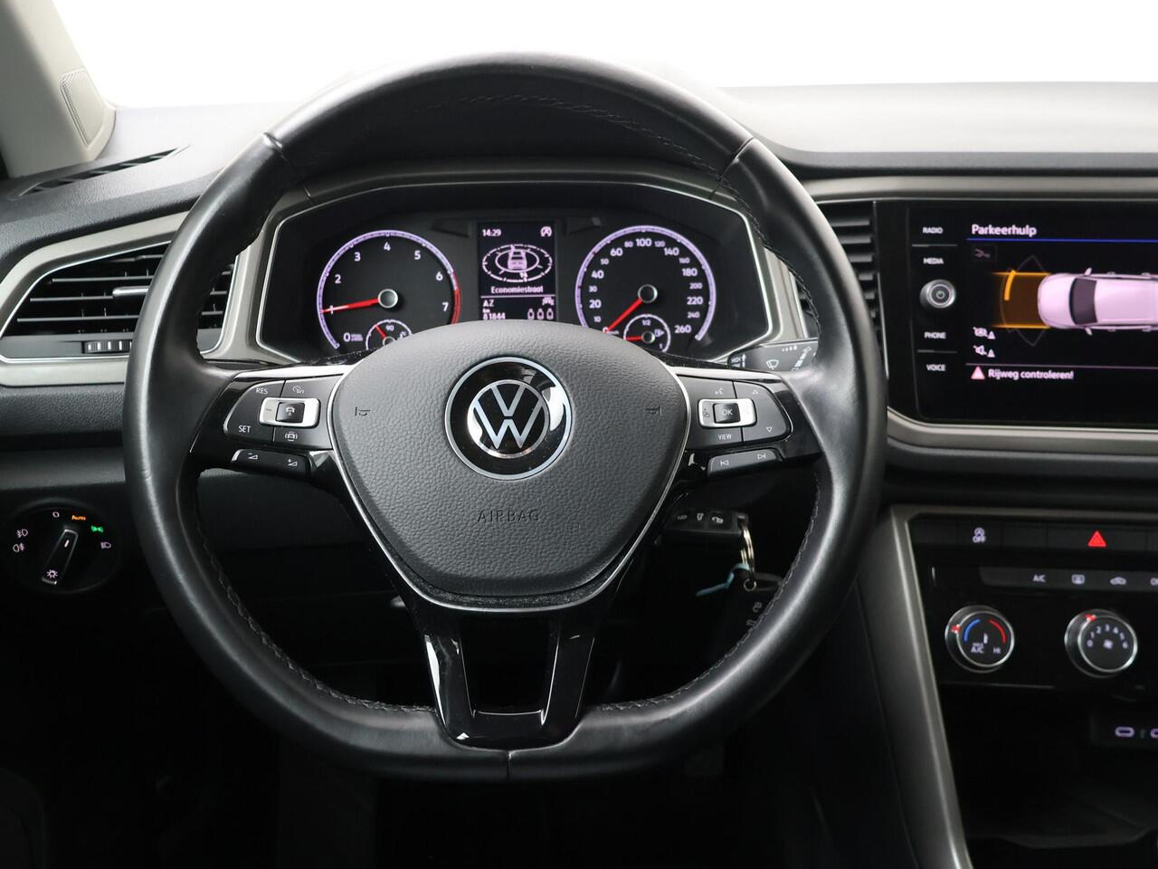 Volkswagen T-Roc 1.0 TSI Style | 110 PK | Navigatiesysteem | Achteruitrijcamera | Adaptive cruise control |