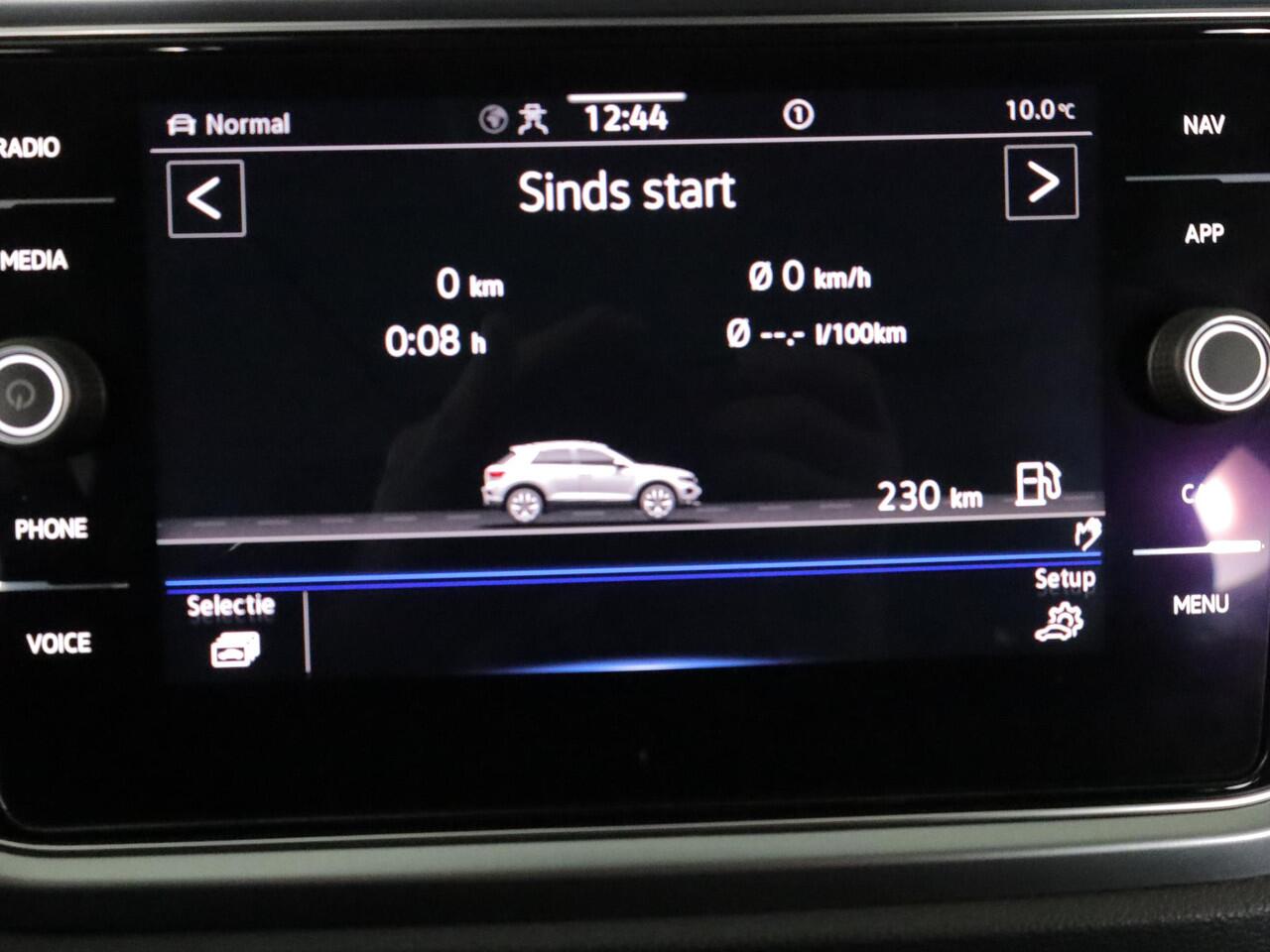 Volkswagen T-Roc 1.5 TSI Style 150 pk Automaat (DSG) | Navigatie | Panoramadak | Parkeersensoren | Achteruitrijcamera | Stoelverwarming | LED koplampen |