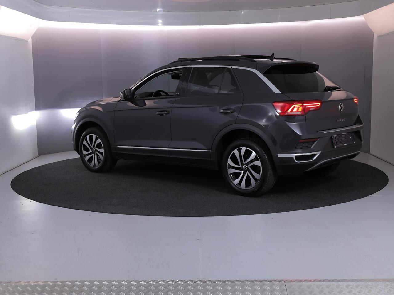 Volkswagen T-Roc 1.5 TSI Style 150 pk Automaat (DSG) | Navigatie | Panoramadak | Parkeersensoren | Achteruitrijcamera | Stoelverwarming | LED koplampen |