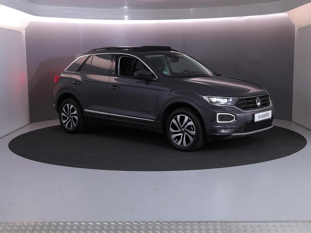 Volkswagen T-Roc 1.5 TSI Style 150 pk Automaat (DSG) | Navigatie | Panoramadak | Parkeersensoren | Achteruitrijcamera | Stoelverwarming | LED koplampen |