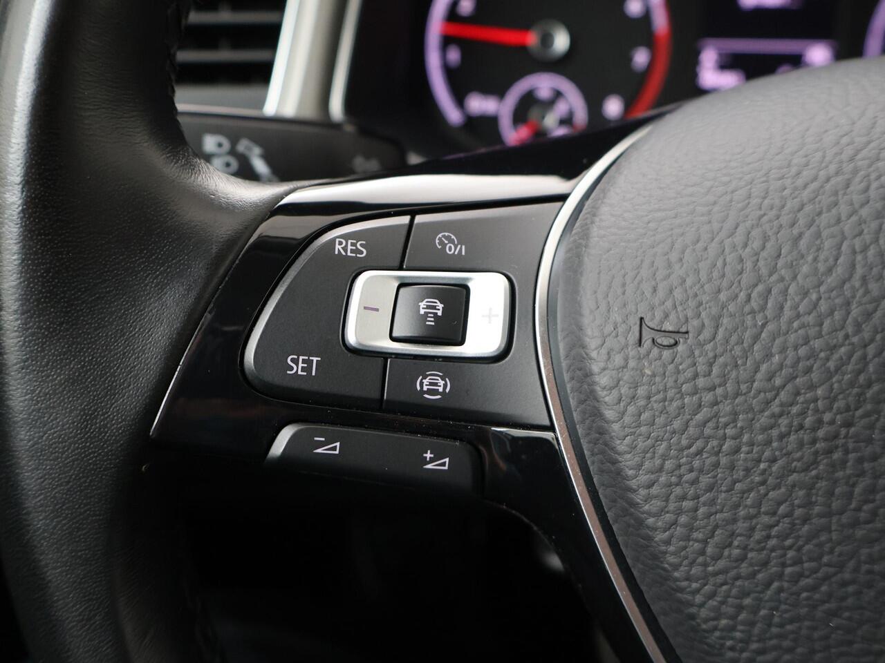 Volkswagen T-Roc 1.5 TSI Style | 150 PK | Automaat | Navigatiesysteem | Climate control |