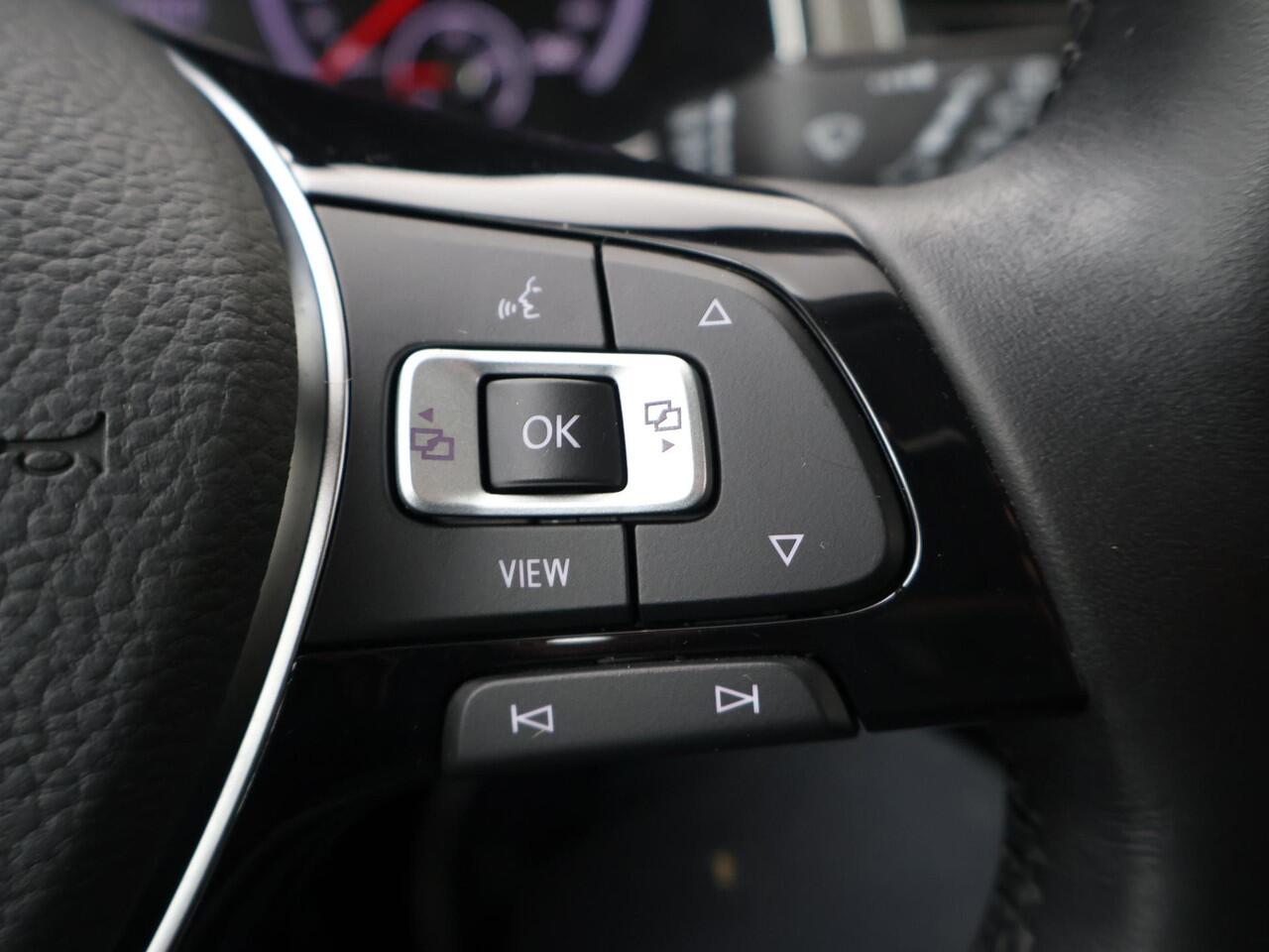 Volkswagen T-Roc 1.0 TSI Style | 150 PK | Adaptive cruise control | Lane assist | Apple CarPlay / Android Auto |