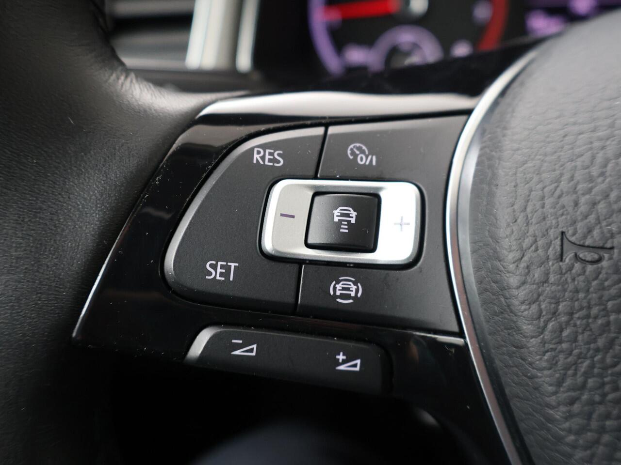 Volkswagen T-Roc 1.0 TSI Style | 150 PK | Adaptive cruise control | Lane assist | Apple CarPlay / Android Auto |