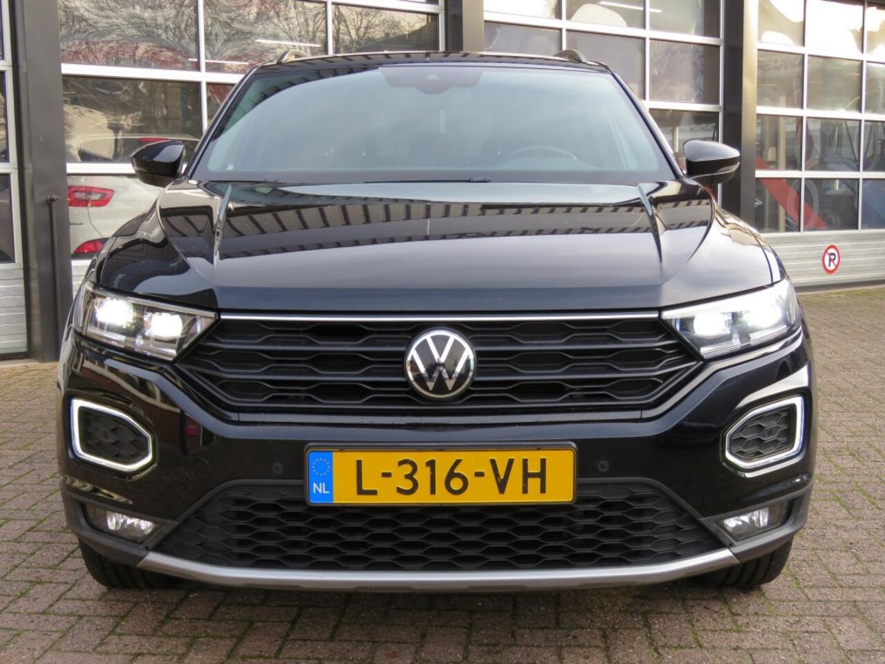 Volkswagen T-Roc 1.5 TSI 150pk SPORT BLACK EDITION / Led / Beats audio / 18 Inch / BOVAG garantie