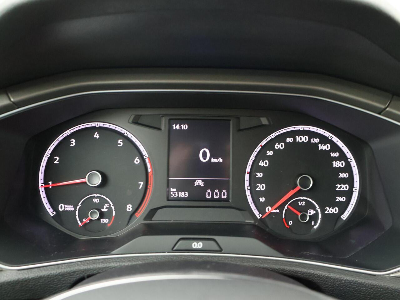 Volkswagen T-Roc 1.0 TSI Style | 110 PK | Trekhaak | Achteruitrijcamera | Adaptive cruise control |