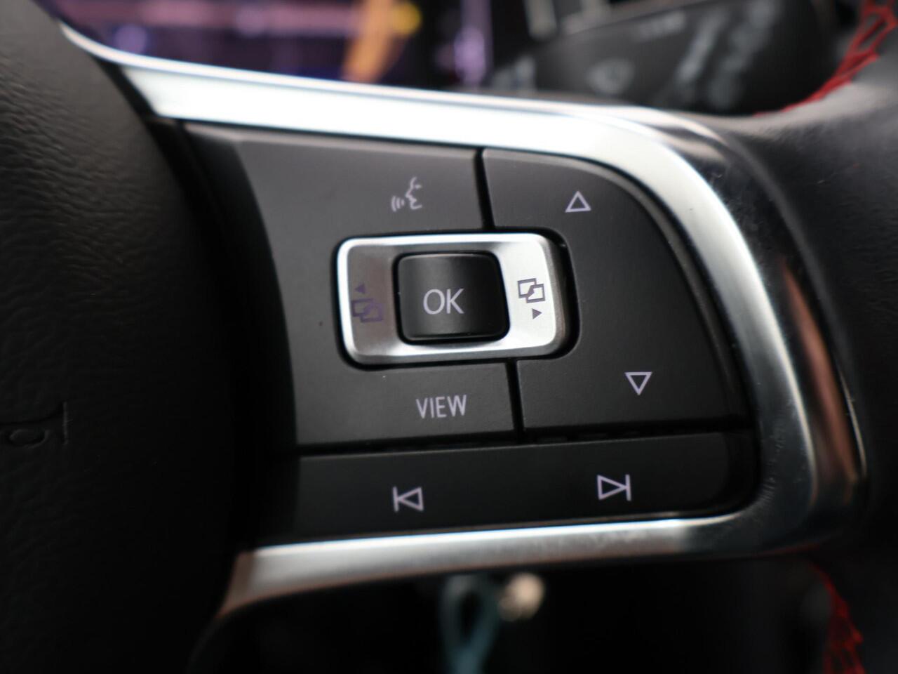 Volkswagen T-Roc 1.5 TSI Sport | 150 PK | Automaat | Trekhaak | Panoramadak | Adaptive cruise control |