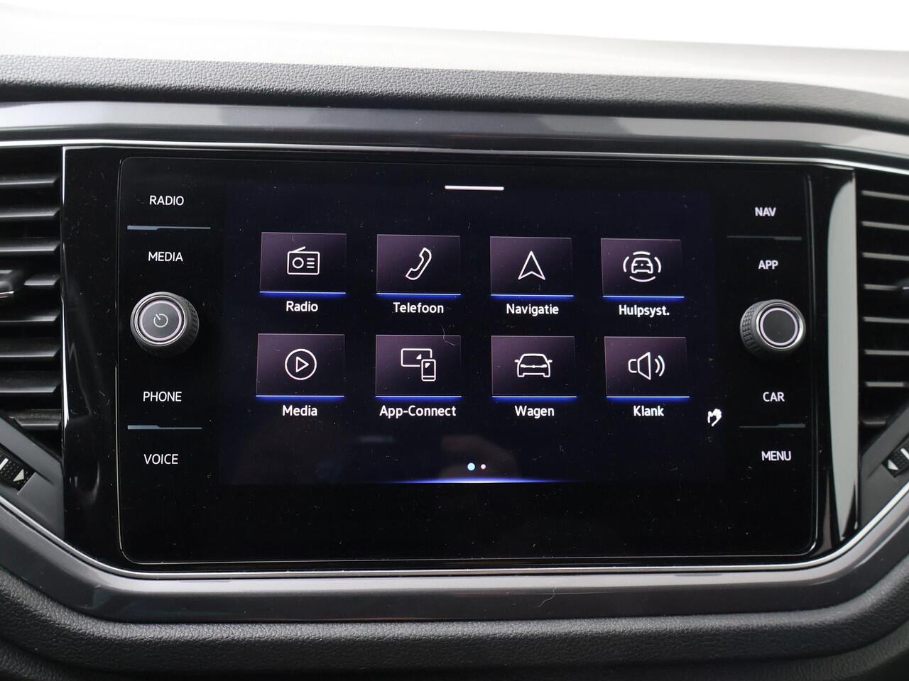 Volkswagen T-Roc 1.5 TSI Sport | 150 PK | Automaat | Trekhaak | Panoramadak | Adaptive cruise control |