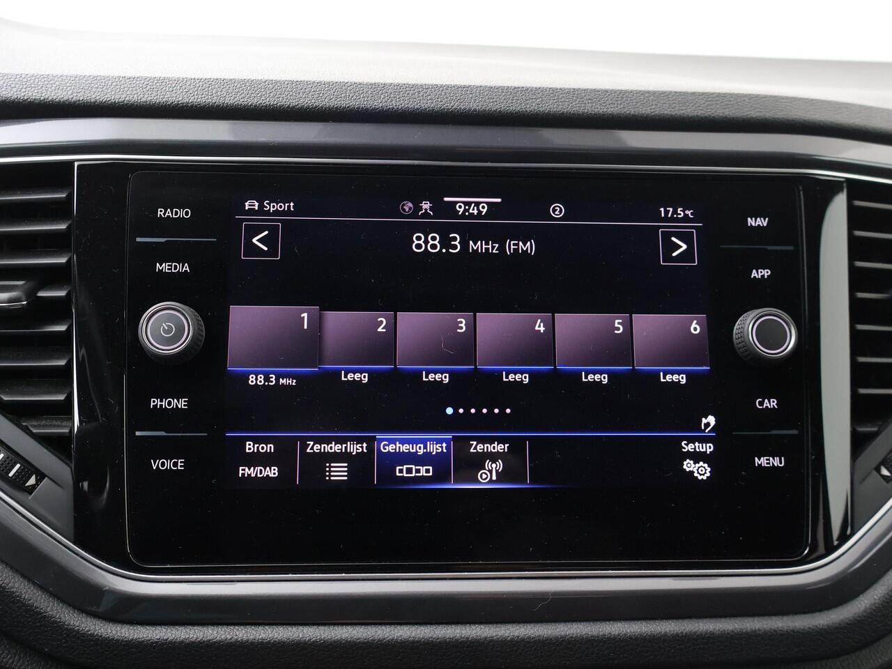 Volkswagen T-Roc 1.5 TSI Sport | 150 PK | Automaat | Trekhaak | Panoramadak | Adaptive cruise control |