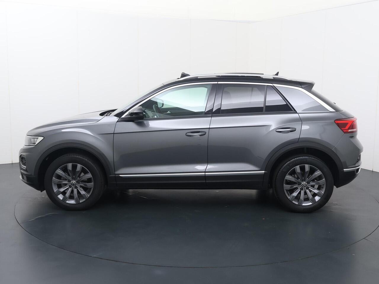 Volkswagen T-Roc 1.5 TSI Sport | 150 PK | Automaat | Trekhaak | Panoramadak | Adaptive cruise control |