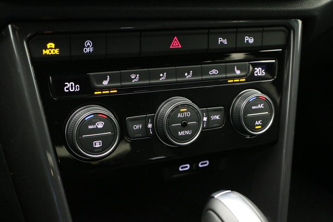 Volkswagen T-Roc 1.5 TSI 150 pk DSG Sport Business R / R-Line | Panoramadak | Trekhaak | Achteruitrijcamera | Stoelverwarming | Navigatie