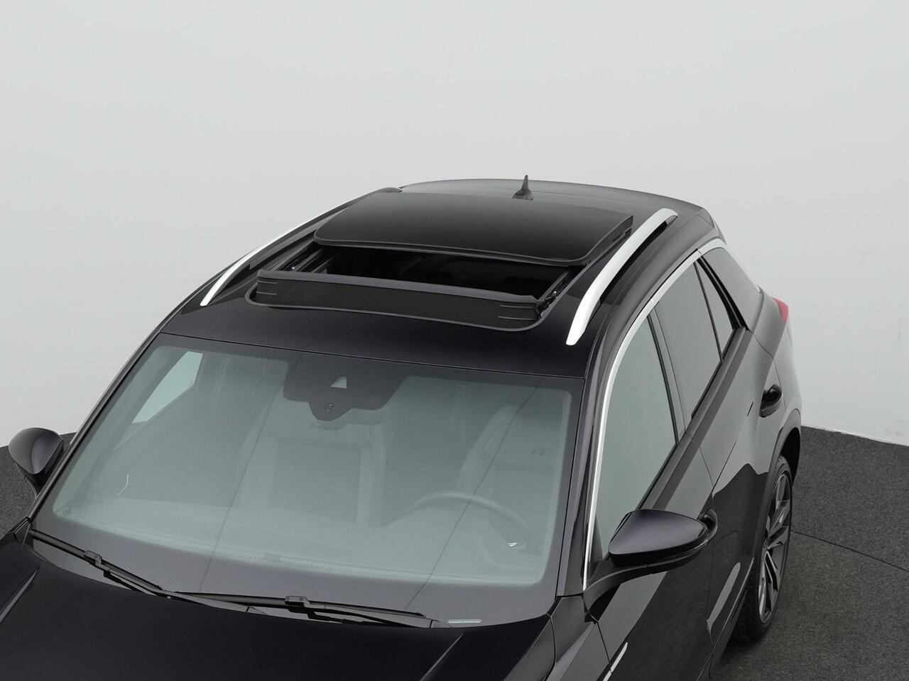 Volkswagen T-Roc 1.5 TSI 150 pk DSG Sport Business R / R-Line | Panoramadak | Trekhaak | Achteruitrijcamera | Stoelverwarming | Navigatie