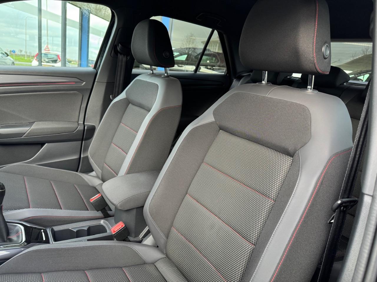 Volkswagen T-Roc 1.5 TSI Sport | LED | Camera | Navi | Cruise C. | St.kachel |