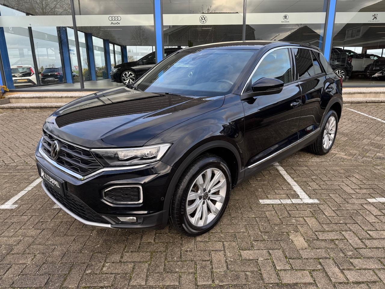Volkswagen T-Roc 1.5 TSI Sport | LED | Camera | Navi | Cruise C. | St.kachel |