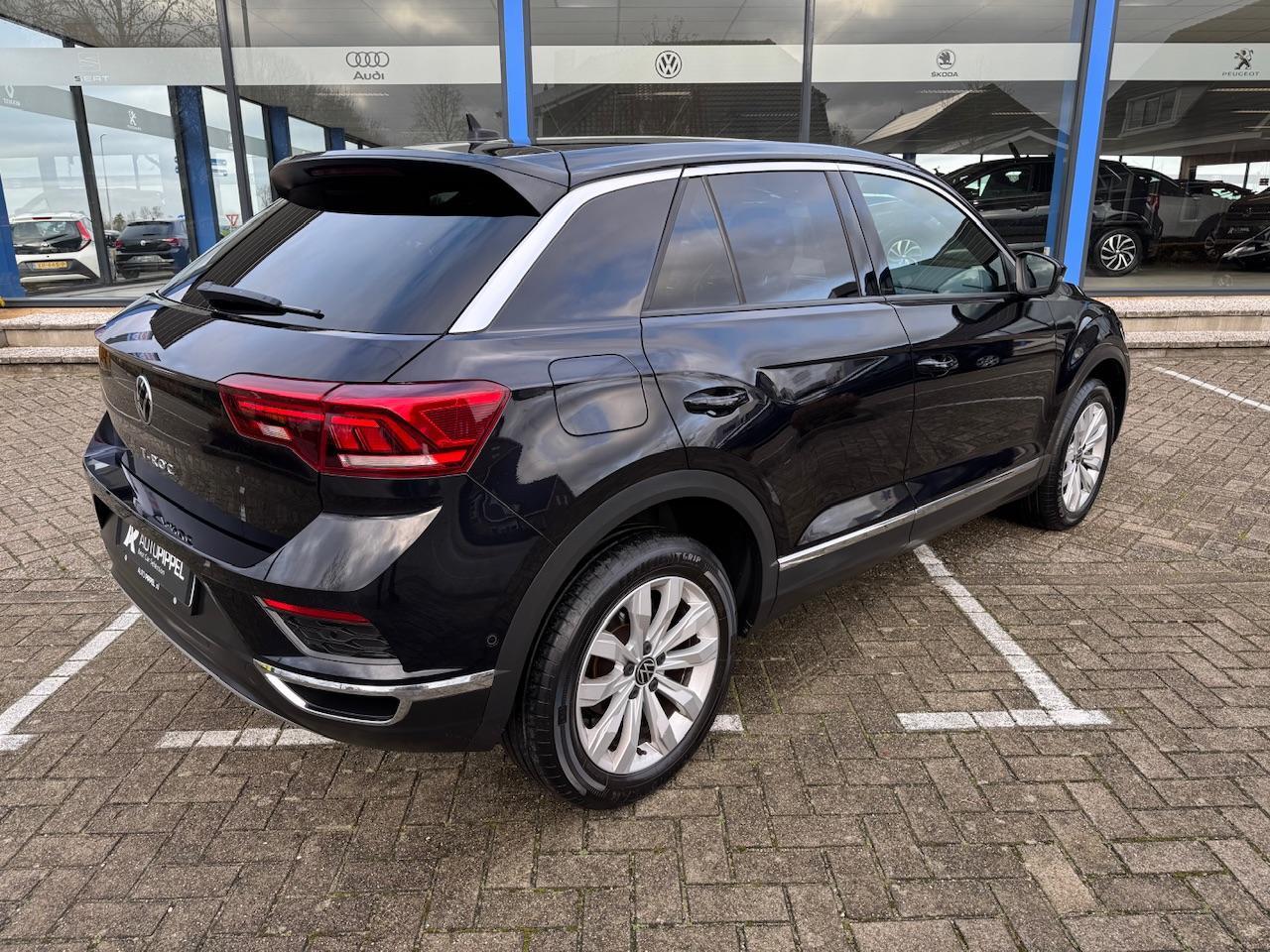 Volkswagen T-Roc 1.5 TSI Sport | LED | Camera | Navi | Cruise C. | St.kachel |