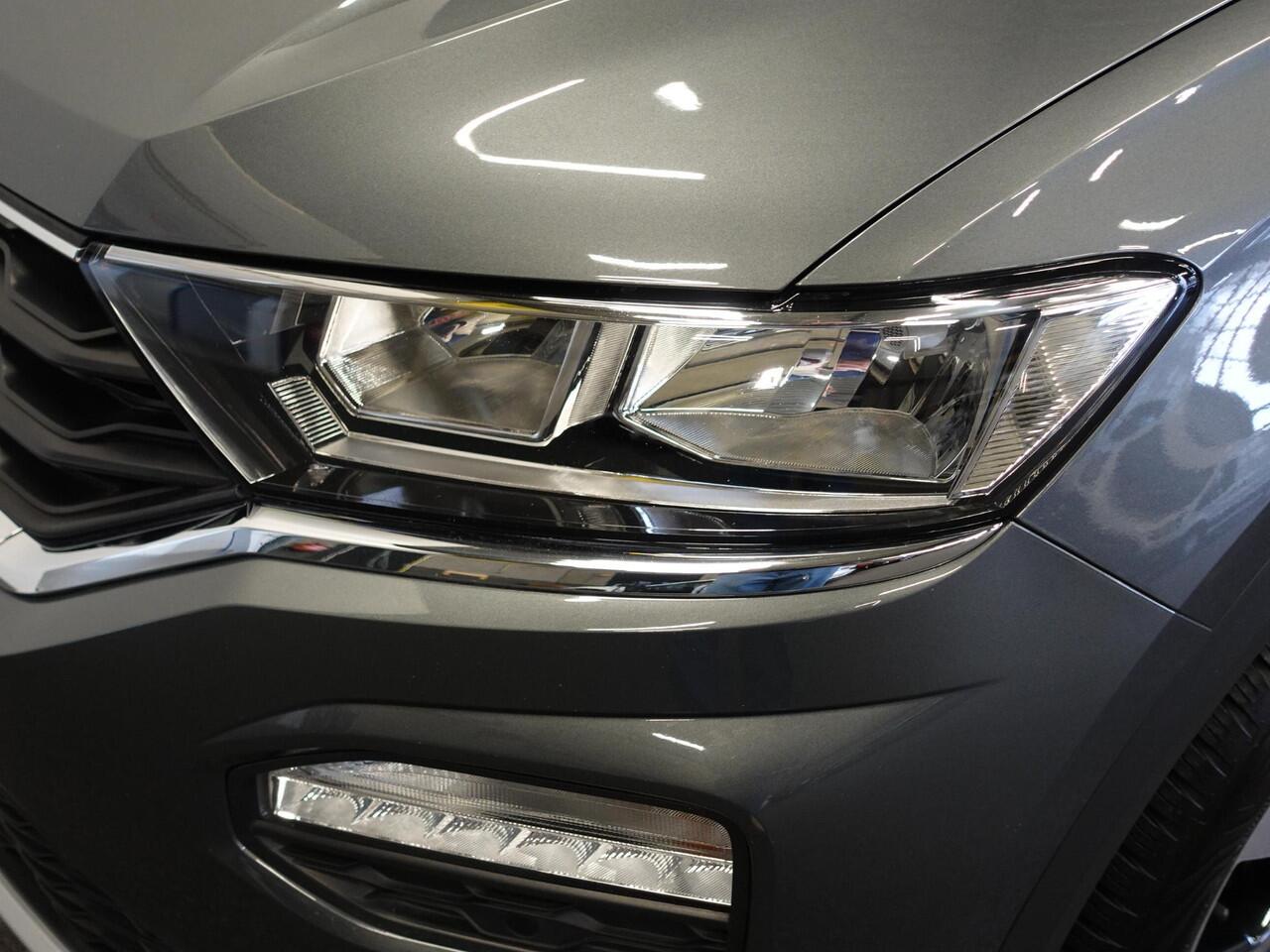 Volkswagen T-Roc 1.5 TSI DSG Active | Navigatie | Climate Control | Lane Assist | DAB | Parkeersensoren | Lichtmetalen Velgen | Privacy Glass