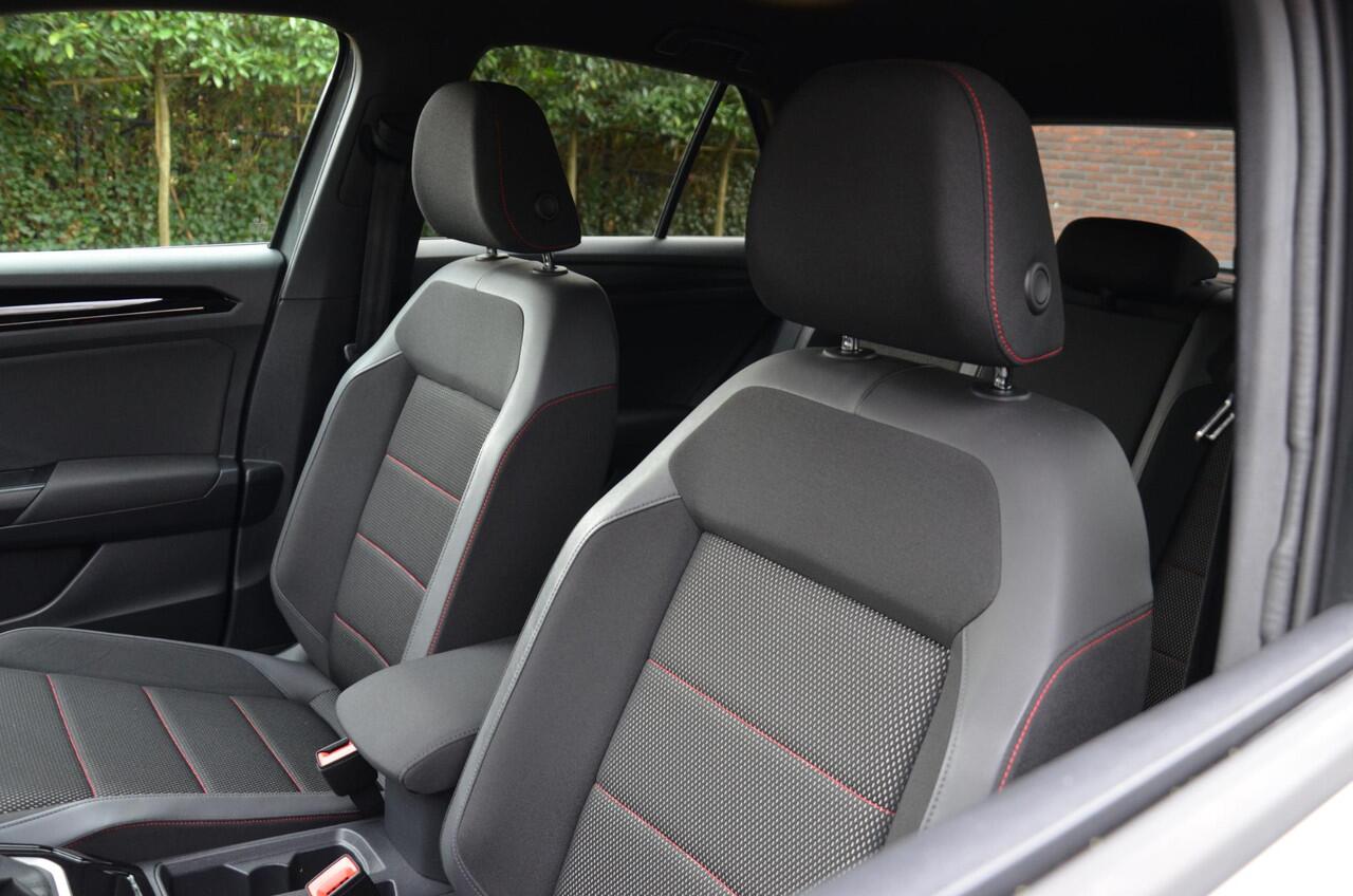 Volkswagen T-Roc 1.5 TSI Sport Automaat/Navi/Ecc/Pdc/Virtueel-Dashboard/Privacy-Glass/19-Inch Lmv/Cr-Controle/Trekhaak