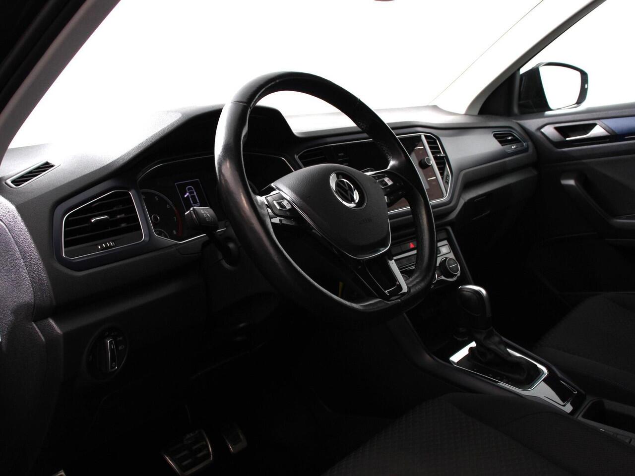 Volkswagen T-Roc 1.5 TSI DSG Active | Navigatie | App Connect/Apple Carplay/Android Auto | Climate Control | Cruise control Adaptive | PDC VA | Winter Pack | Lichtmetalen Velgen