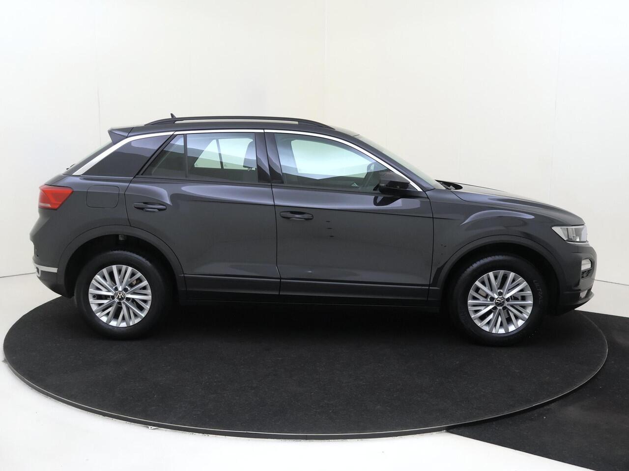 Volkswagen T-Roc 1.5 TSI Style | CarPlay | Airco | Parkeersensoren | Adaptieve cruise control | Lane- en frontassist | Bluetooth |