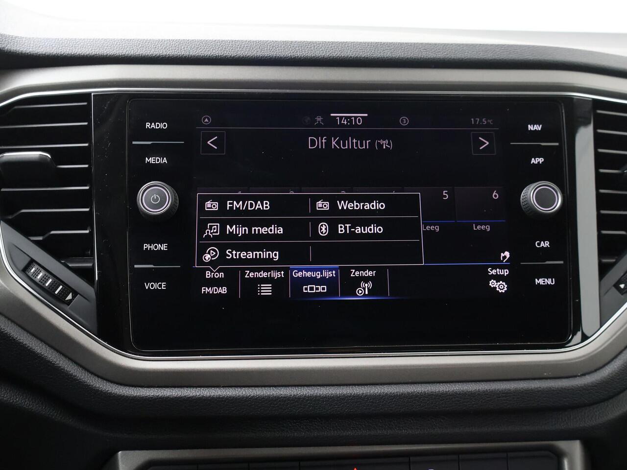 Volkswagen T-Roc 1.0 TSI Style | 110 PK | Trekhaak | Achteruitrijcamera | Adaptive cruise control |