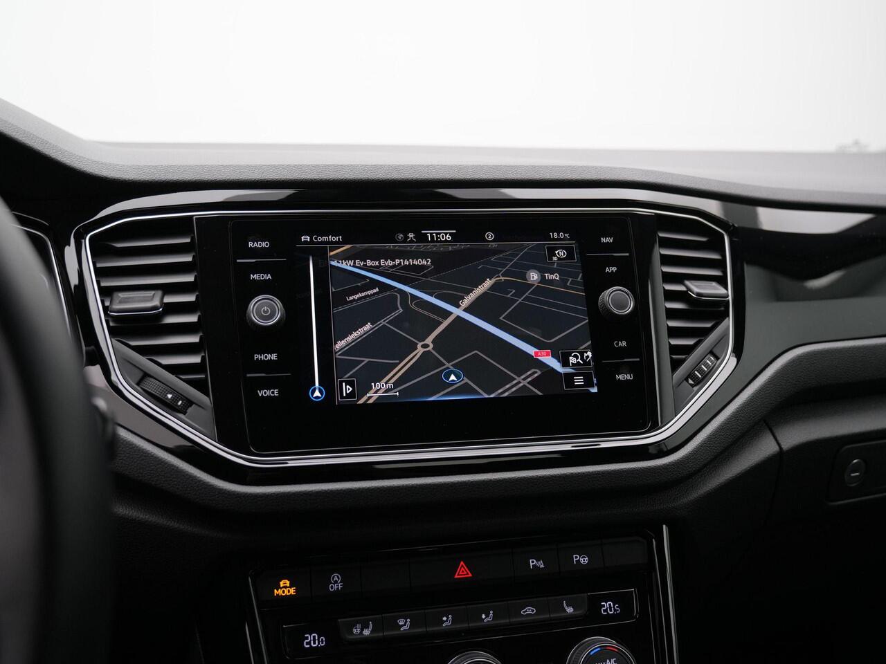 Volkswagen T-Roc Cabrio 1.5 TSI 150 pk DSG R-Line Edition Blue Plus | Trekhaak | Leder | Adaptief onderstel | Beats | Stuur-/stoelverwarming