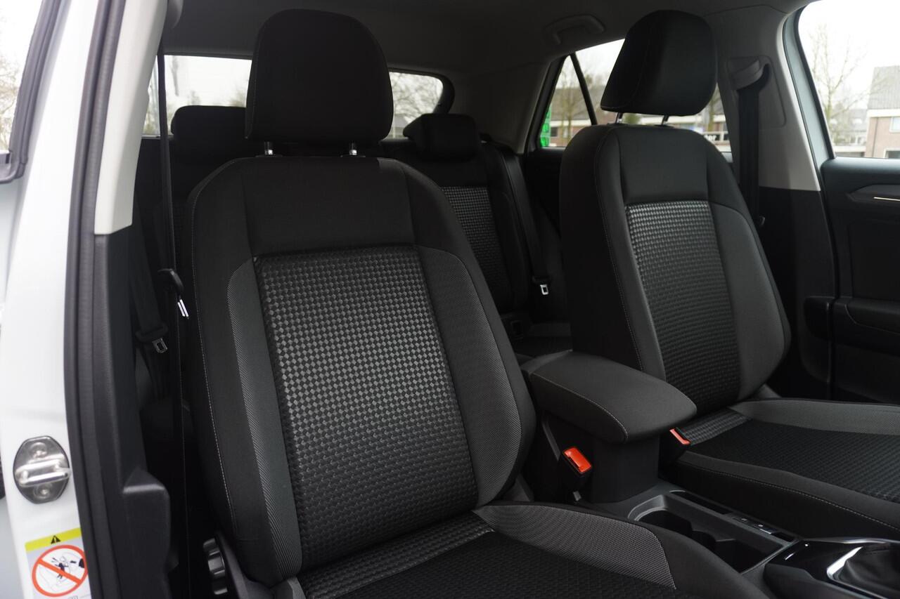 Volkswagen T-Roc 1.5 TSI Sport | CARPLAY | NAVI | ACC | STOELVERW | TREKHAAK