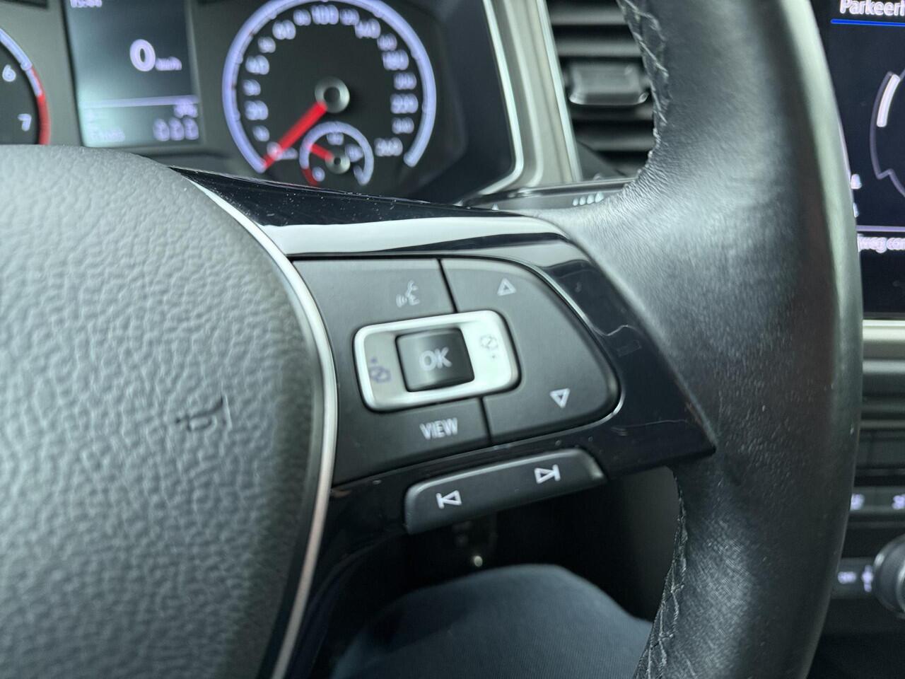 Volkswagen T-Roc 1.0 TSI Style | 110 PK | Adaptive cruise control | Climate control | Navigatiesysteem | Apple Carplay/Android Auto |