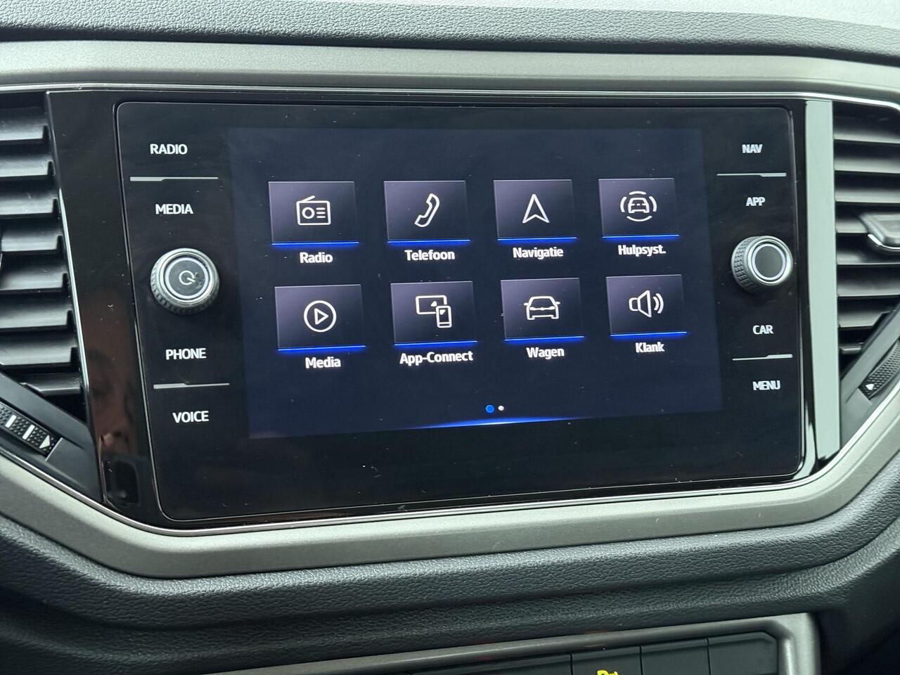 Volkswagen T-Roc 1.0 TSI Style | 110 PK | Adaptive cruise control | Climate control | Navigatiesysteem | Apple Carplay/Android Auto |