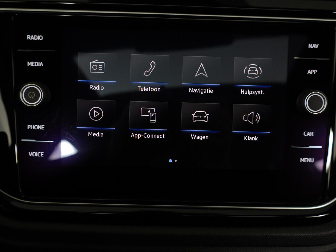 Volkswagen T-Roc 1.5 TSI Sport 150 pk Automaat (DSG) | Navigatie via App | Panoramadak | Parkeersensoren | Black Style pakket | Stoelverwarming |