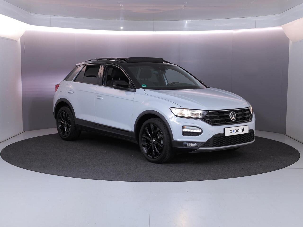 Volkswagen T-Roc 1.5 TSI Sport 150 pk Automaat (DSG) | Navigatie via App | Panoramadak | Parkeersensoren | Black Style pakket | Stoelverwarming |