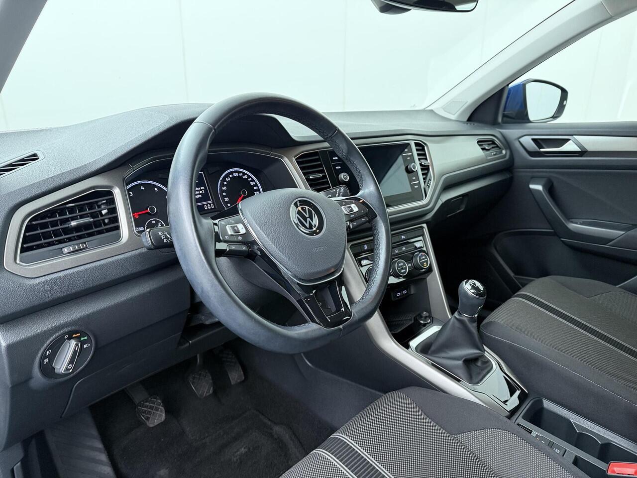 Volkswagen T-Roc 1.0 TSI Style | 110 PK | Climate control | Navigatiesysteem | Adaptive cruise control | navigatiesysteem |