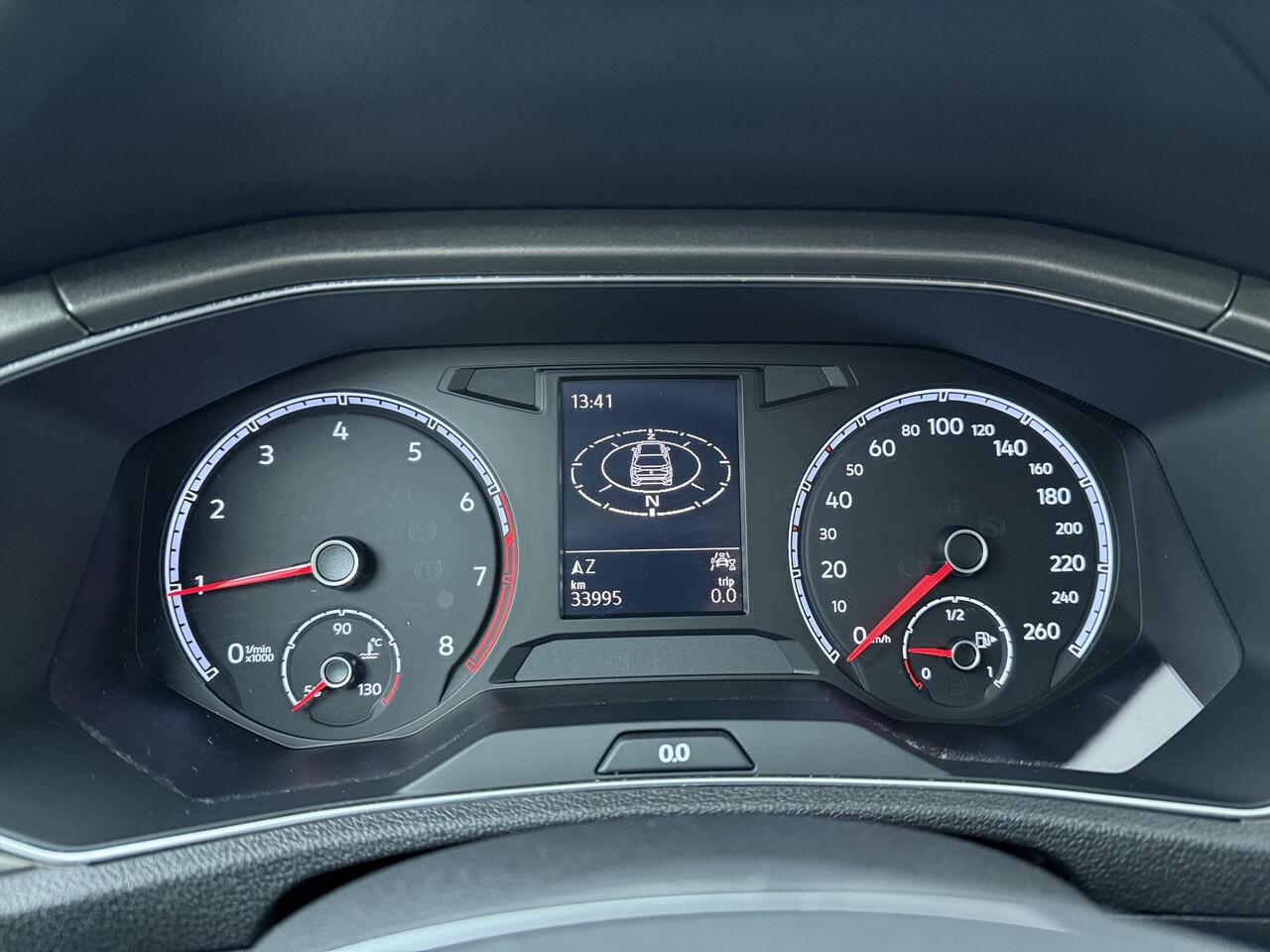 Volkswagen T-Roc 1.0 TSI Style | 110 PK | Climate control | Navigatiesysteem | Adaptive cruise control | navigatiesysteem |