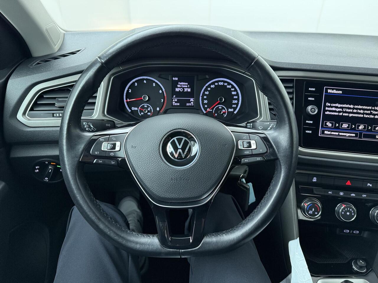 Volkswagen T-Roc 1.0 TSI Style | 110 PK | Achteruitrijcamera | Navigatiesysteem | Adaptive cruise control |