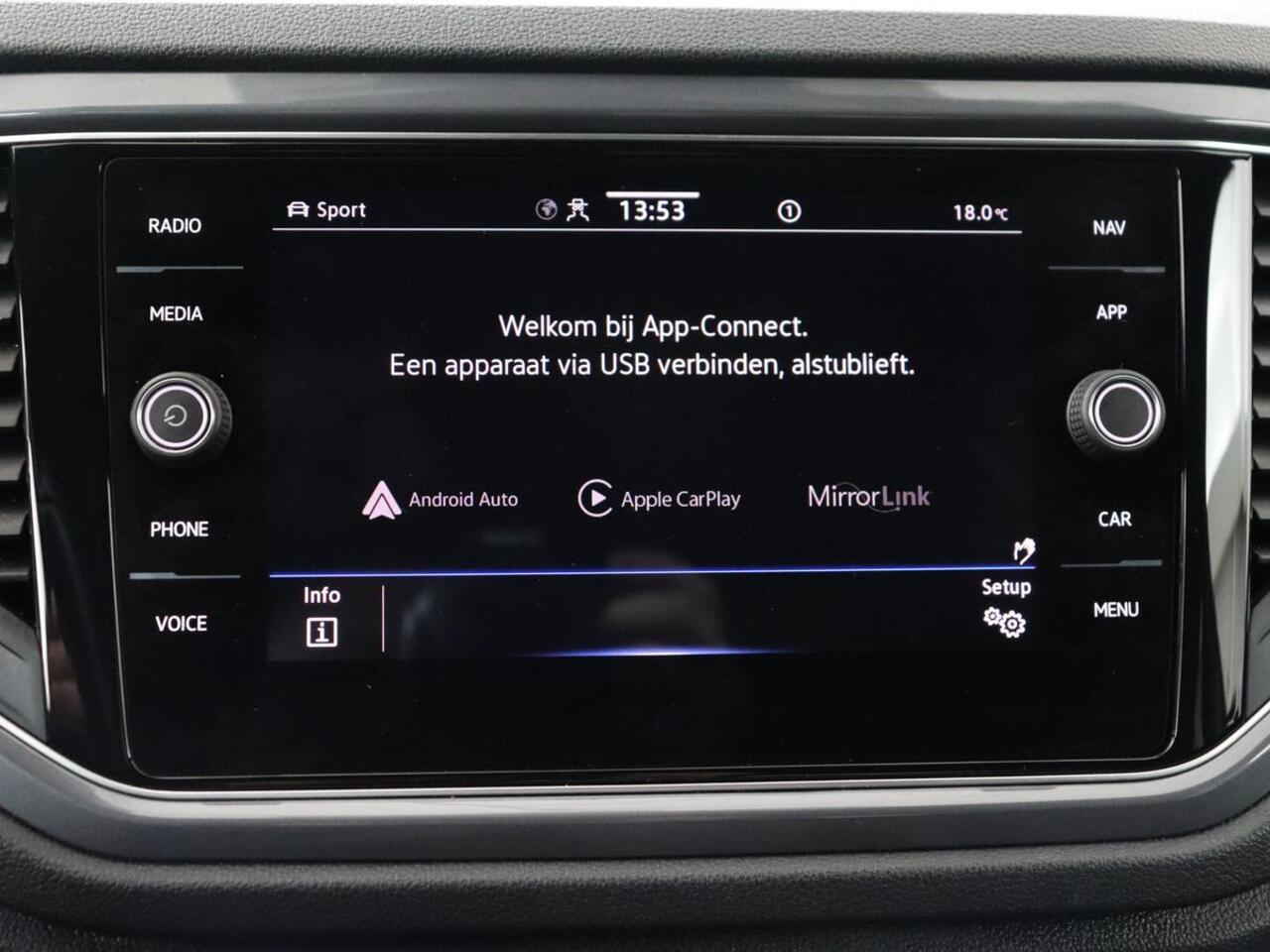 Volkswagen T-Roc 1.5 TSI Sport | Trekhaak | Camera | Carplay | Full LED | Adaptive cruise | Virtual Cockpit | Climate control | Navigatie | Bluetooth | Parkeerhulp