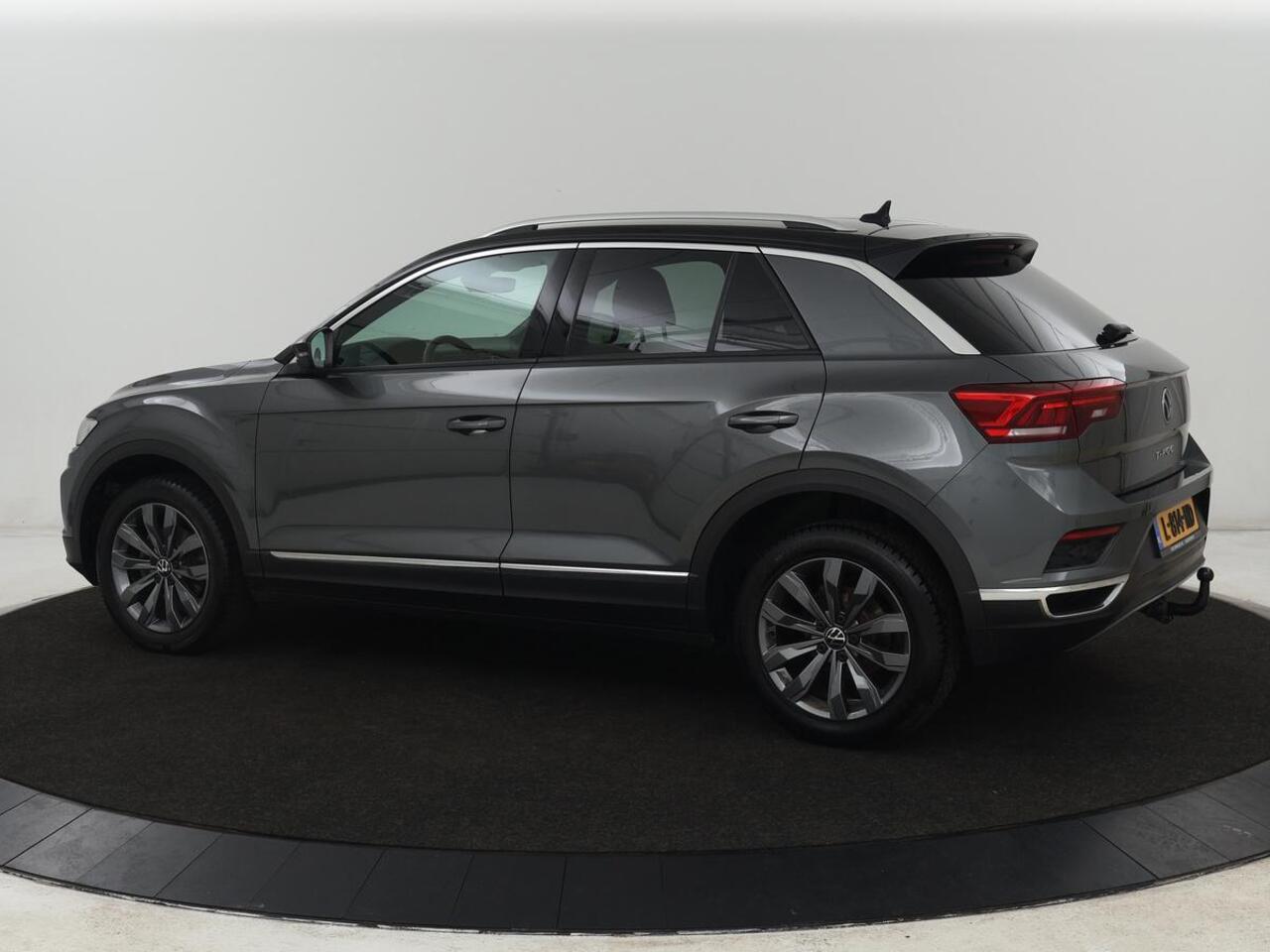 Volkswagen T-Roc 1.5 TSI Sport | Trekhaak | Camera | Carplay | Full LED | Adaptive cruise | Virtual Cockpit | Climate control | Navigatie | Bluetooth | Parkeerhulp