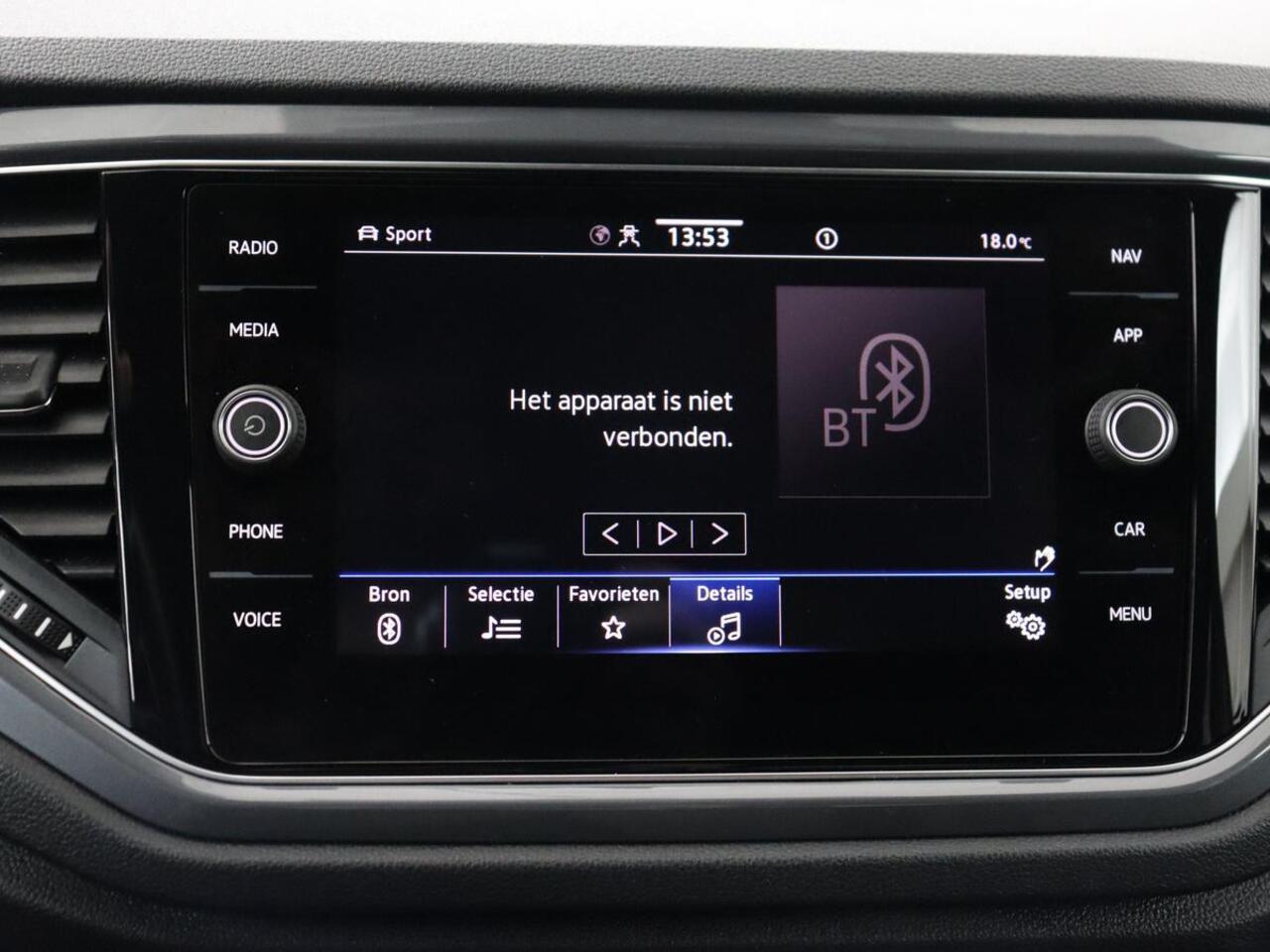 Volkswagen T-Roc 1.5 TSI Sport | Trekhaak | Camera | Carplay | Full LED | Adaptive cruise | Virtual Cockpit | Climate control | Navigatie | Bluetooth | Parkeerhulp