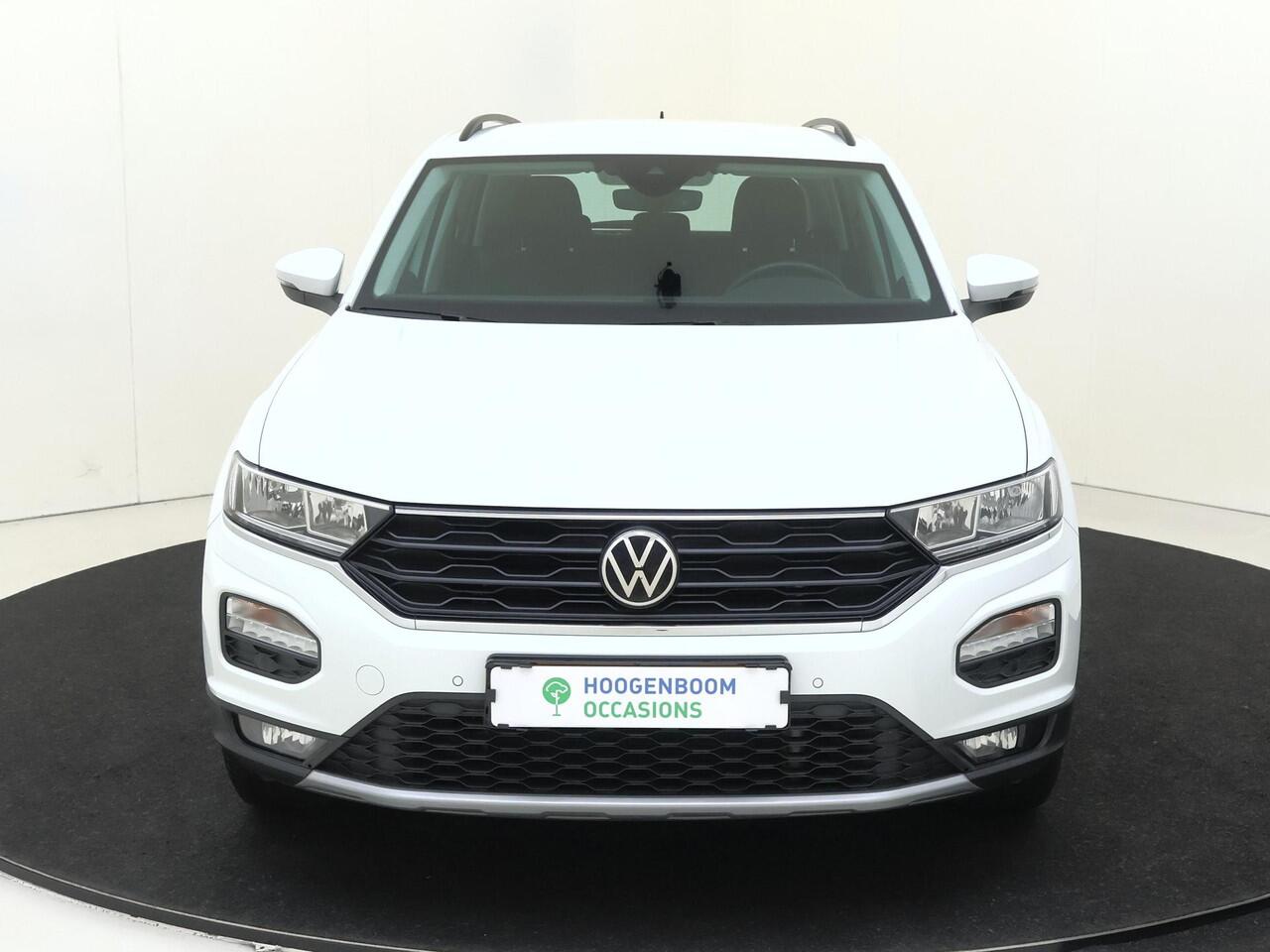 Volkswagen T-Roc 1.0 TSI Style | Trekhaak | Parkeersensoren | Adaptieve cruise control | CarPlay | Navigatie | Airco |