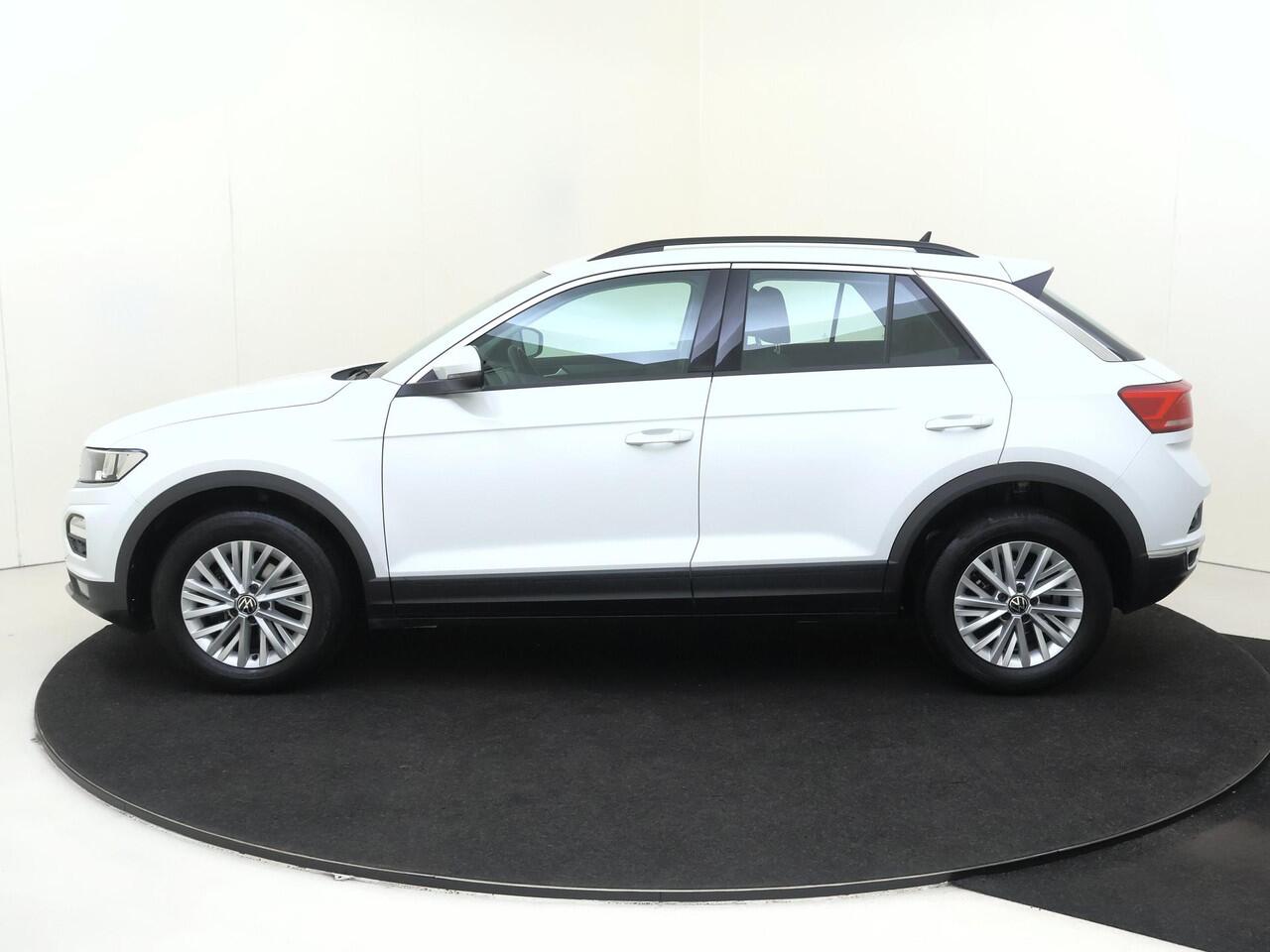 Volkswagen T-Roc 1.0 TSI Style | Trekhaak | Parkeersensoren | Adaptieve cruise control | CarPlay | Navigatie | Airco |