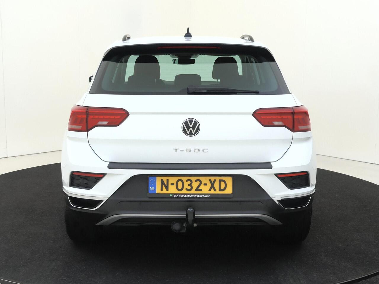 Volkswagen T-Roc 1.0 TSI Style | Trekhaak | Parkeersensoren | Adaptieve cruise control | CarPlay | Navigatie | Airco |