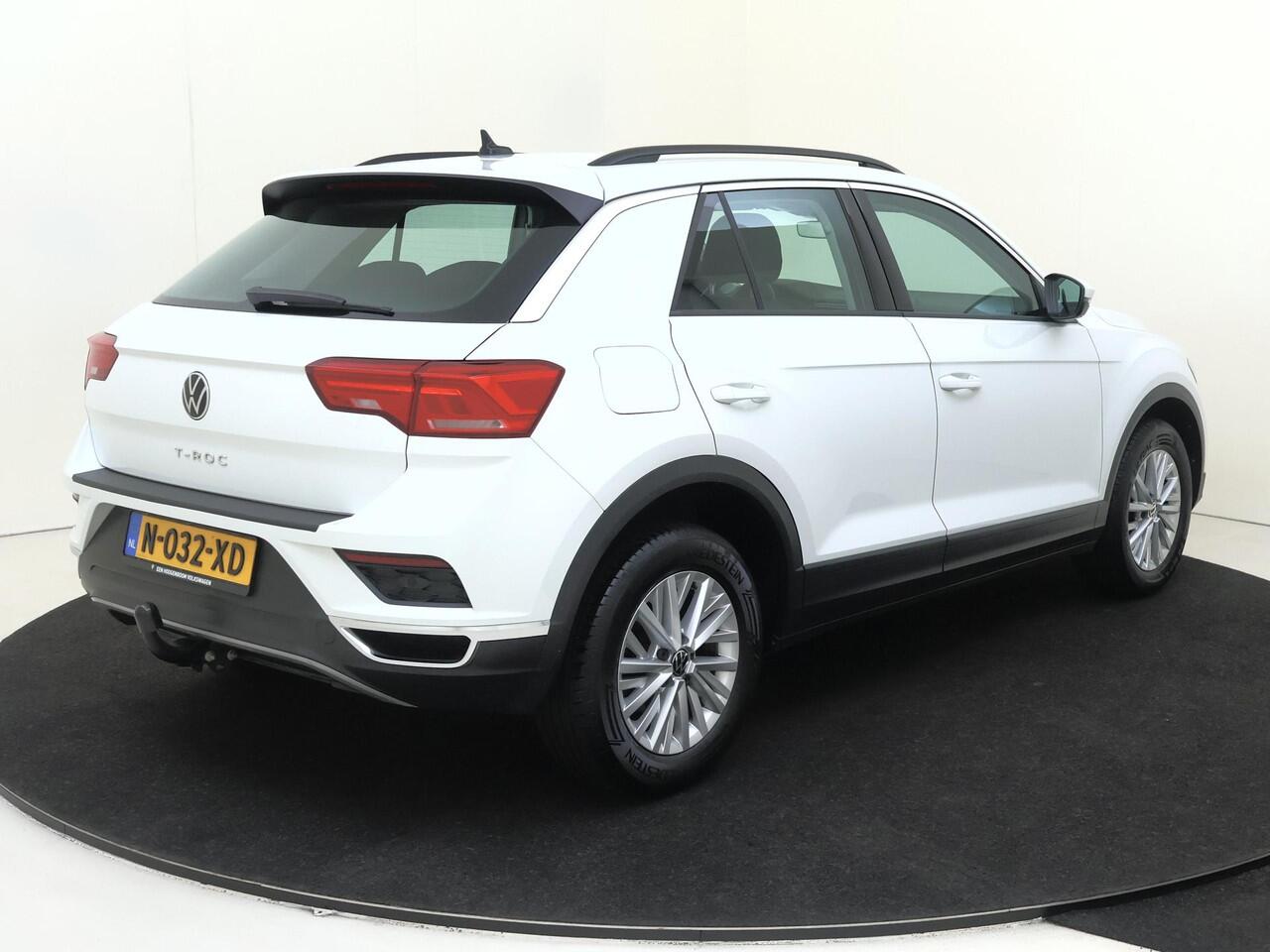 Volkswagen T-Roc 1.0 TSI Style | Trekhaak | Parkeersensoren | Adaptieve cruise control | CarPlay | Navigatie | Airco |
