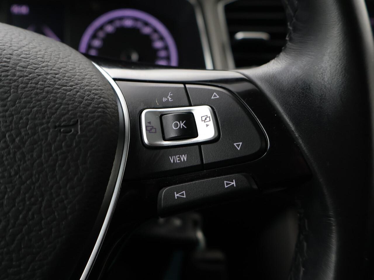 Volkswagen T-Roc 1.0 TSI Style | 110 PK | Panoramadak | Climate control | Achteruitrijcamera |