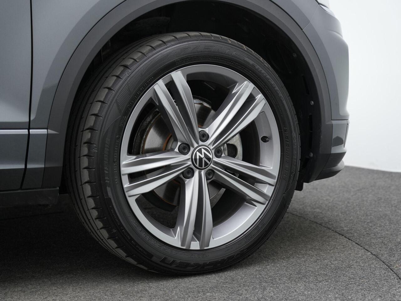 Volkswagen T-Roc 1.5 TSI 150 pk DSG Sport Business R / R-Line | Panoramadak | Achteruitrijcamera | Stoelverwarming | Navigatie