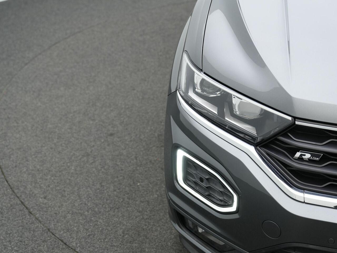 Volkswagen T-Roc 1.5 TSI 150 pk DSG Sport Business R / R-Line | Panoramadak | Achteruitrijcamera | Stoelverwarming | Navigatie