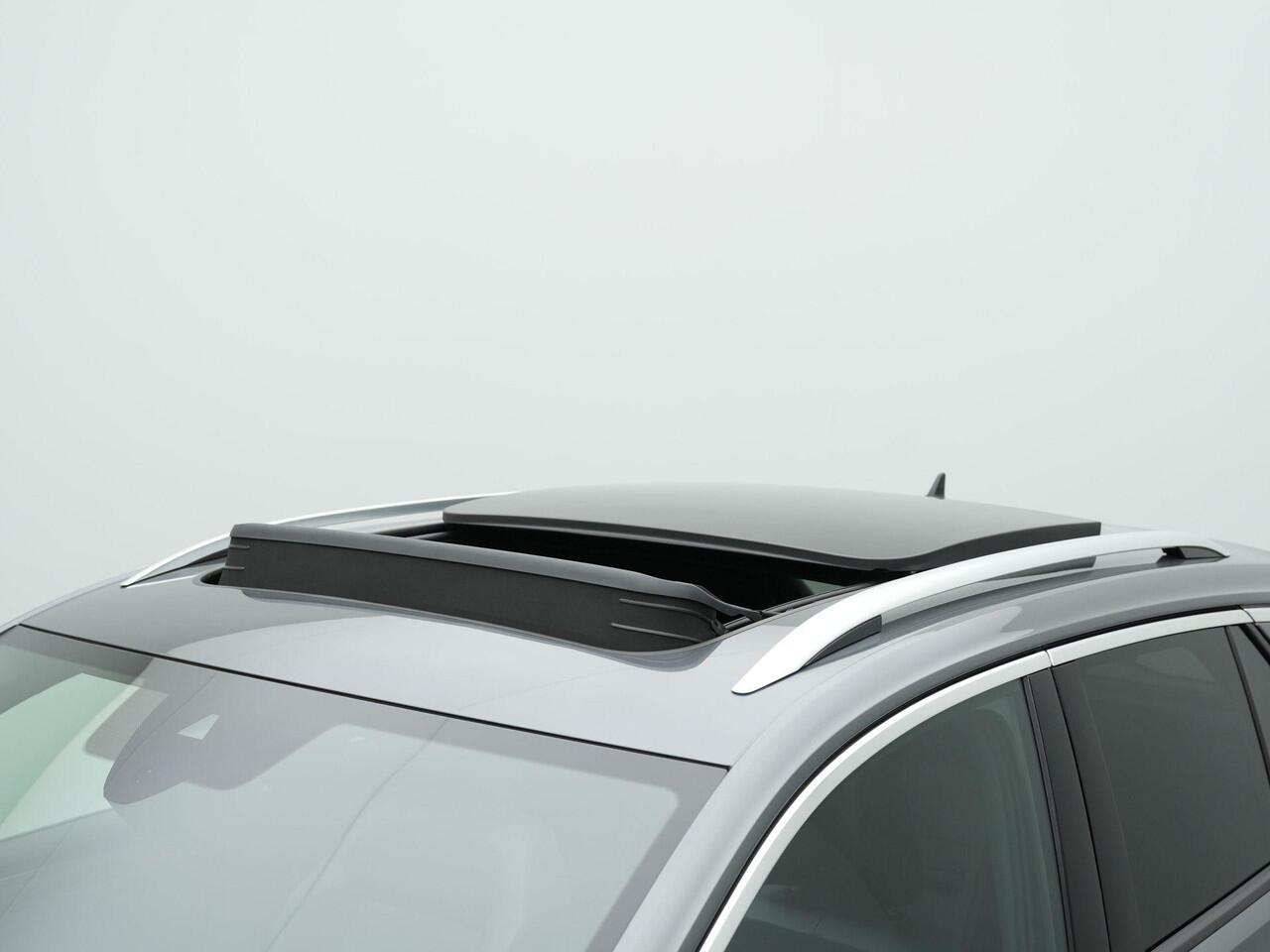 Volkswagen T-Roc 1.5 TSI 150 pk DSG Sport Business R / R-Line | Panoramadak | Achteruitrijcamera | Stoelverwarming | Navigatie