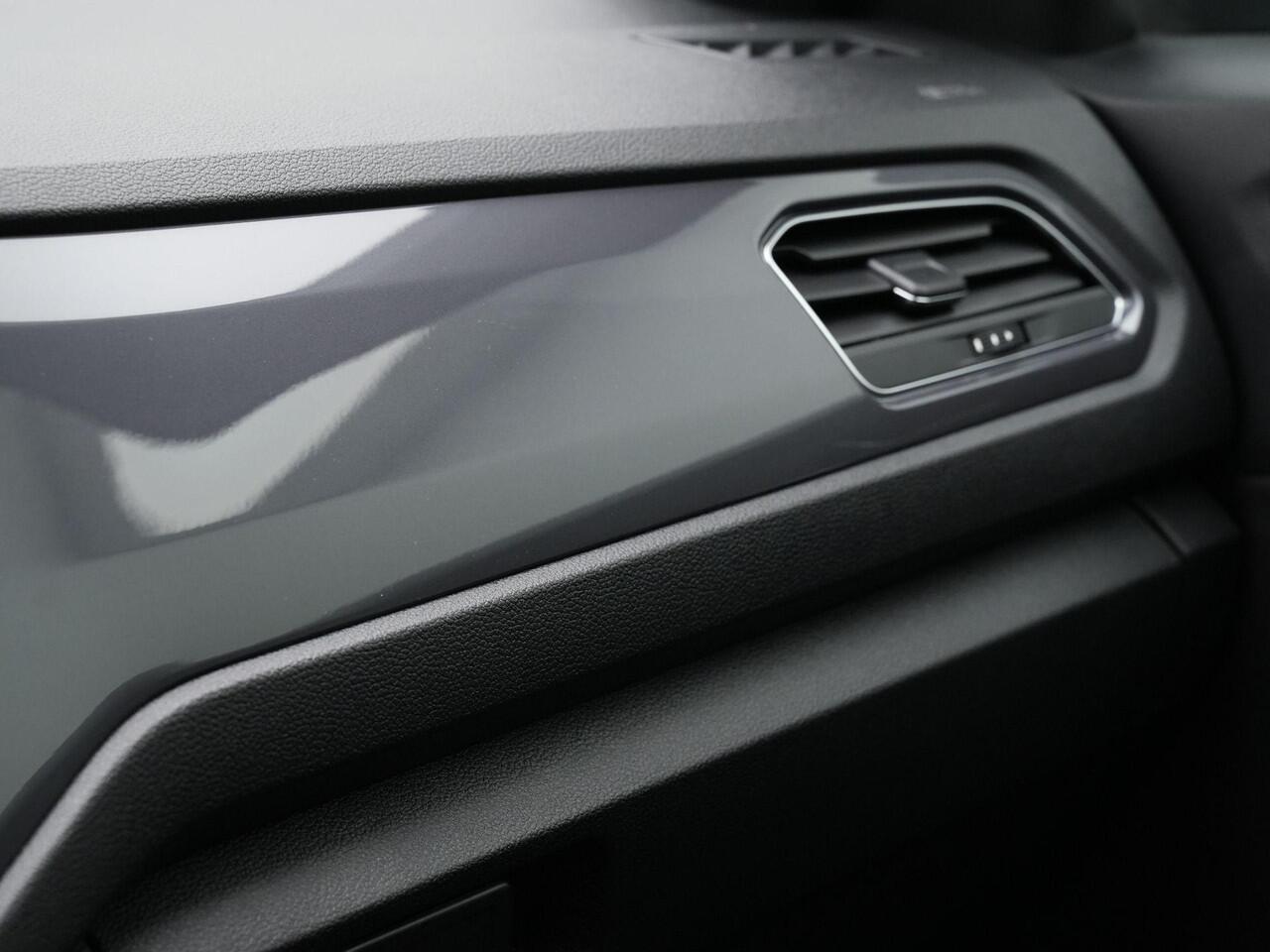 Volkswagen T-Roc 1.5 TSI 150 pk DSG Sport Business R / R-Line | Panoramadak | Achteruitrijcamera | Stoelverwarming | Navigatie