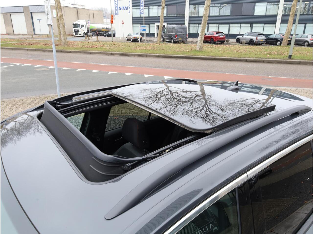 Volkswagen T-Roc Sport 2.0 TSI 4Motion 190PK | Panodak | Keyless | Camera | Elektrische kofferklep | Carplay/Android | Stoel&Stuurverwarming |