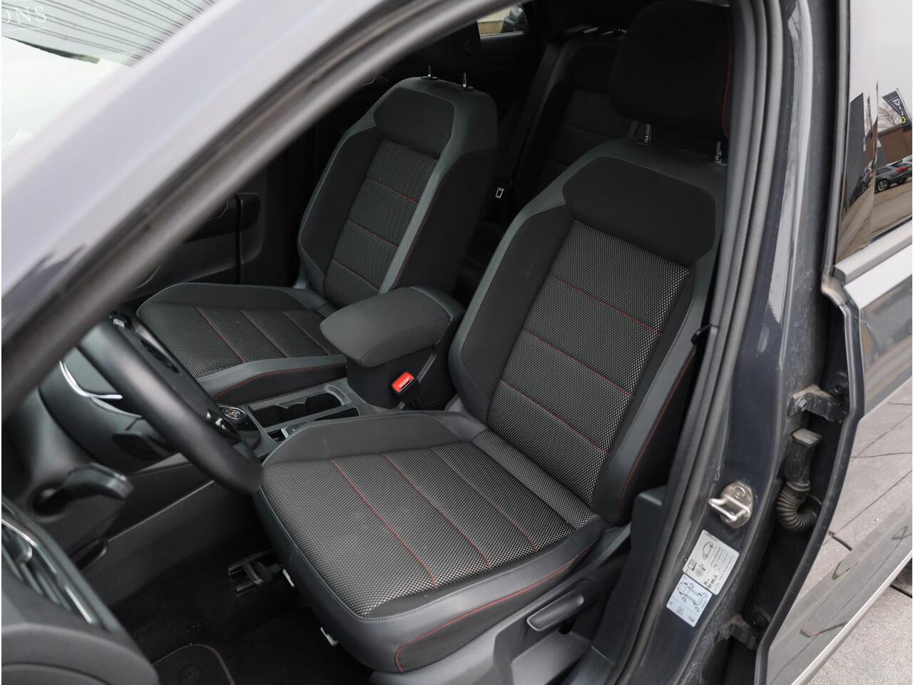 Volkswagen T-Roc Sport 2.0 TSI 4Motion 190PK | Panodak | Keyless | Camera | Elektrische kofferklep | Carplay/Android | Stoel&Stuurverwarming |