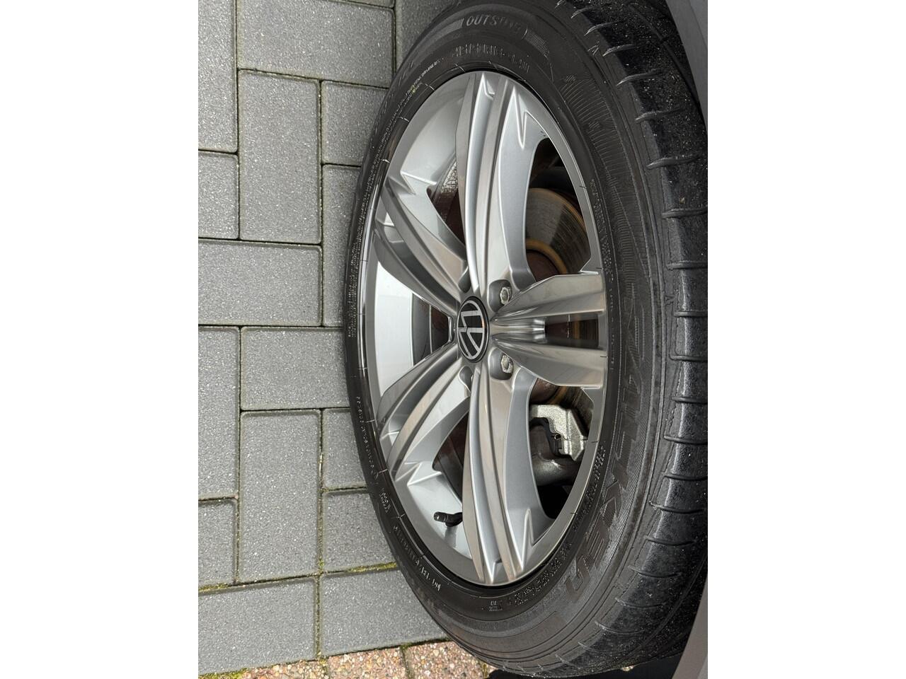 Volkswagen T-Roc 1.5 TSI Sport Bisns R,Carpl,trekh,Cam,Cruise